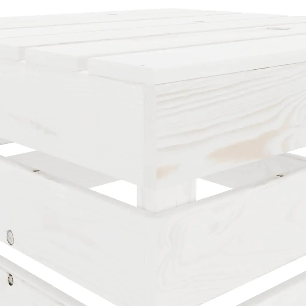 Outdoor Pallet Table in White Wood—Simple and Strong