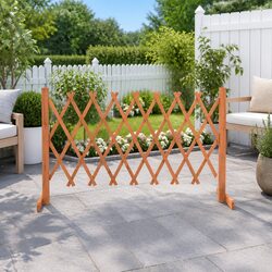Compact Expandable Trellis Panel for Outdoor Spaces