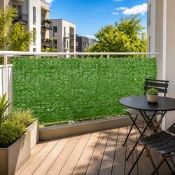 Compact Privacy Screen for Garden and Balcony Use