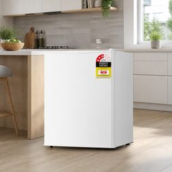 Compact Mini Bar Fridge: 70L of Convenience