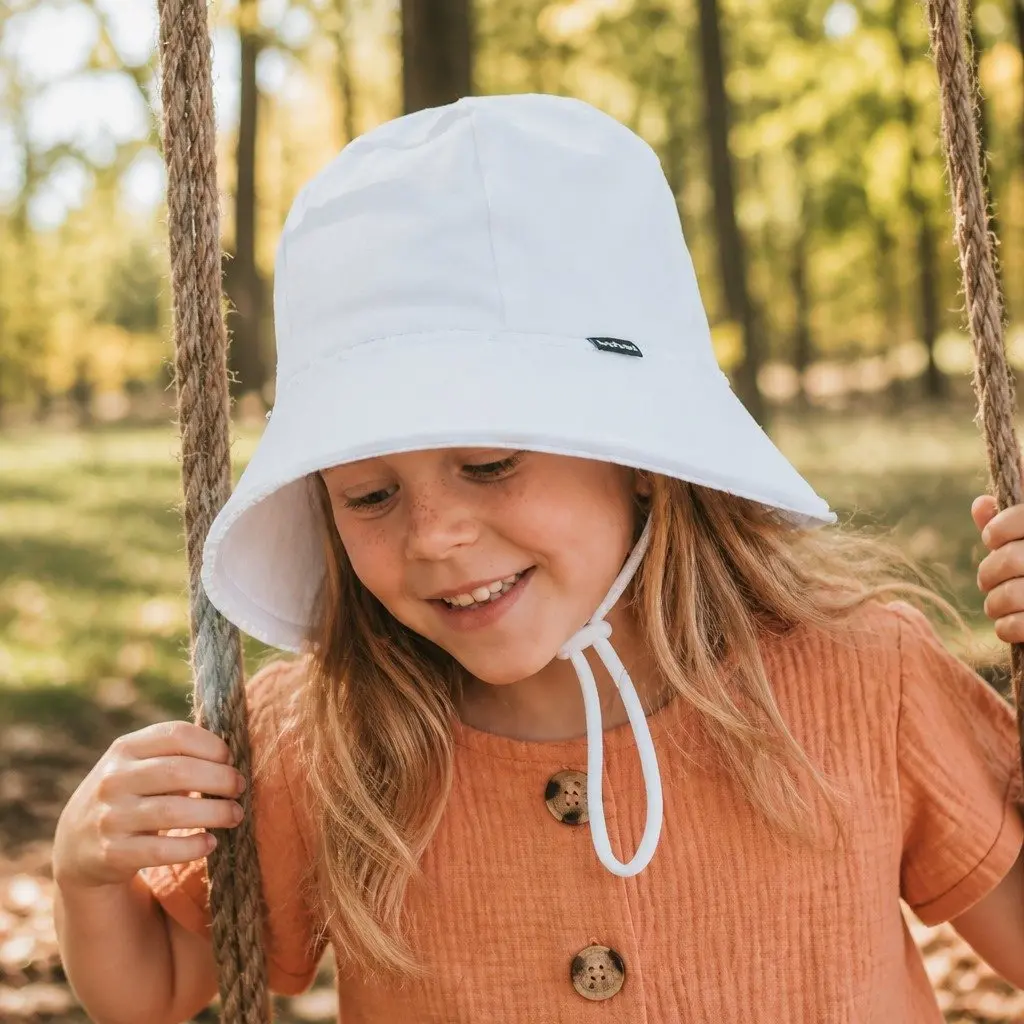 Kids Bucket Hat White L UPF50+ Sun Protection Ponytail Keyhole Anti-Flop Brim Ruffle
