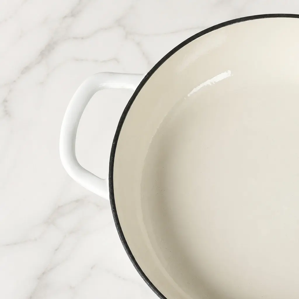 Cast Iron Dutch Oven White 3.5L Enamel Shallow Pan Non-Stick Heat Retention Cookware