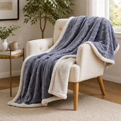 Compact and Warm Double-Sided Fleece Throw Blanket