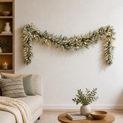Compact 3M Pre-lit Christmas Garland for Festive Settings