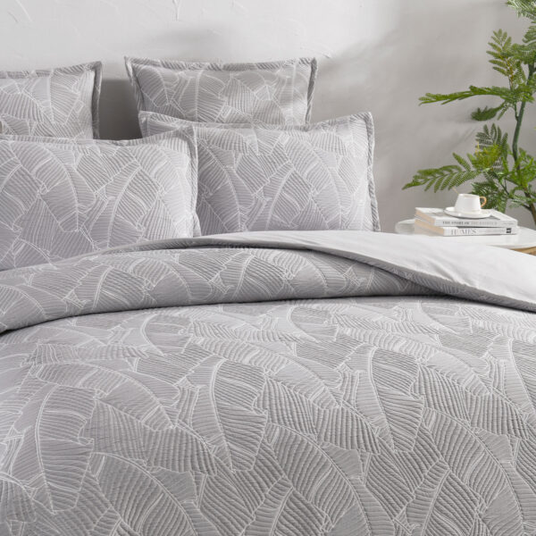 Fanno-Bengali Jacquard Silver Quilt Cover Set by Renee Taylor Queen