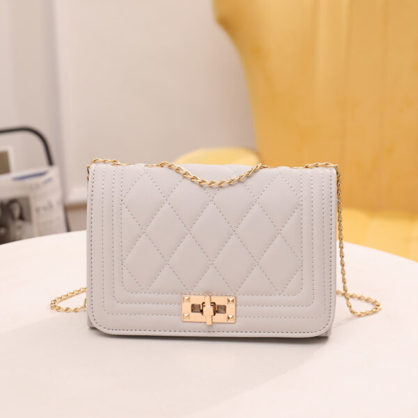 Fanno-Chic Quilted Crossbody Bag in Grey with Gold Chain Strap